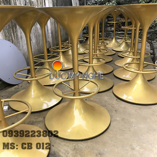 Bàn bar loa kèn gang đúc CB 012